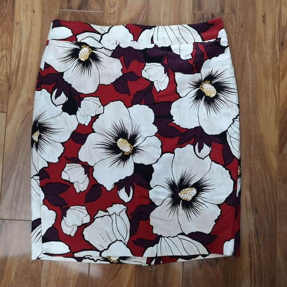 ANN TAYLOR PETITE PENCIL SKIRT - Picture 2 of 3